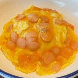 ข้าวไข่ข้นไส้กรอก