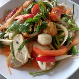 ยำลูกชิ้นปลา