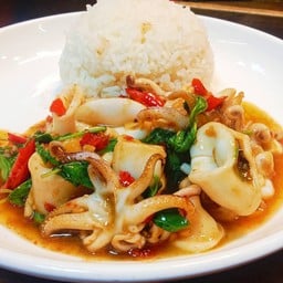 กะเพราหมึก ราดข้าว