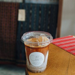 Iced Latte (สูตรปกติไม่ใส่ไซรัป)