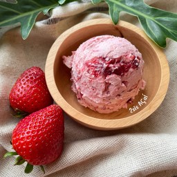 Strawberry Greek Yogurt (100g.)