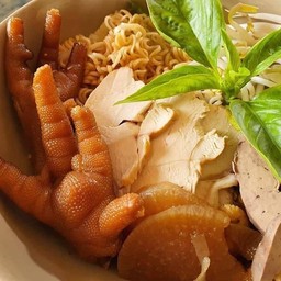 ก๋วยเตี๋ยวไก่เส้นมาม่าพิเศษ