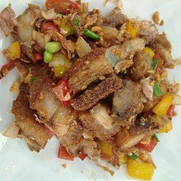 หมูกรอบผัดพริกเกลือ