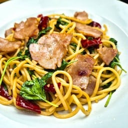 สปาเกตตี้ผัดพริกแห้งเบคอน