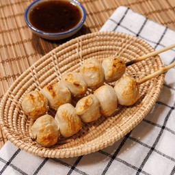 ลูกชิ้นหมูปิ้งอย่างดี ชุดละ 2 ไม้