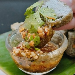 [อร่อยซ่ากับโค้ก] เต้าหู้งาดำทอด black sasemi tofu fired +  โค้ก ออริจินัล (กระป๋อง)