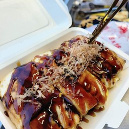 [อร่อยซ่ากับโค้ก] เต้าหู้ญี่ปุ่นย่างโรยปลาแห้ง grilled tofu +  โค้ก ออริจินัล (กระป๋อง)