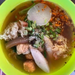 ก๋วยเตี๋ยวหมู (หน้าวัดสวนแก้ว)