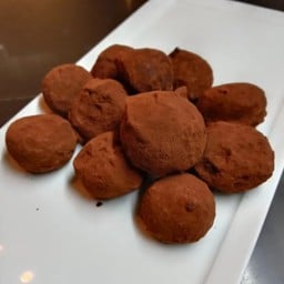 ช็อคโกแลตทรัฟเฟิล ( 1 ชิ้น )