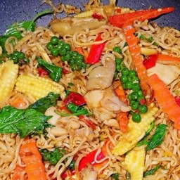 ผัดมาม่าไก่