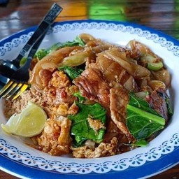 ผัดซีอิ้วหมูนุ่ม black pork noodle