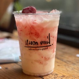 นมสดสตอเบอรี่