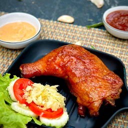 สะโพกไก่รมควันอบซอสบาร์บีคิว