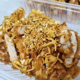 หมูชุปแป้งทอด โรยหอมเจียว กระเทียมเจียว (กับข้าว)