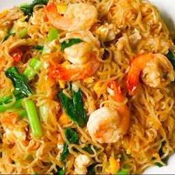 ผัดมาม่ากุ้ง