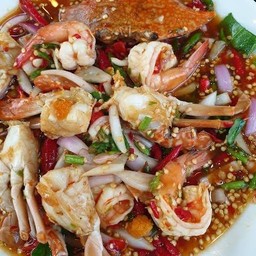 ยำปูม้า กุ้ง ลวกสุก