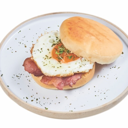 EM4 Bacon & Eggs Muffin แซนวิชเบคอนไข่
