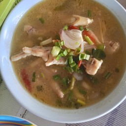 ต้มยำตีนไก่