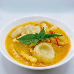 แกงเขียวหวานลูกชิ้นปลายอดมะพร้าวอ่อน