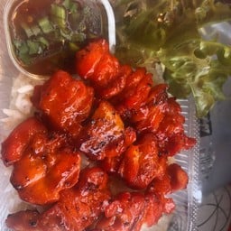 ข้าวไก่ย่างแดง+น้ำจิ้มแจ่ว