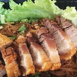 หมี่คลุกโบราณหมูกรอบ