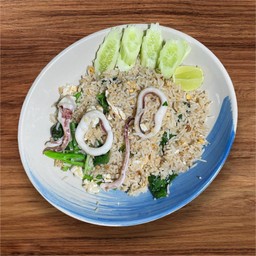 ข้าวผัดปลาหมึก