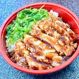 ข้าวไก่ทอด-ซอสกะเทียม