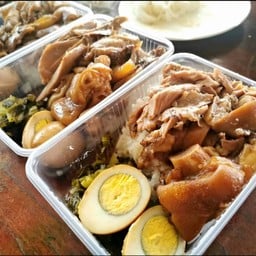 ร้านลูกสาวเจ๊นุช ลาน ร.5 ลานร.5