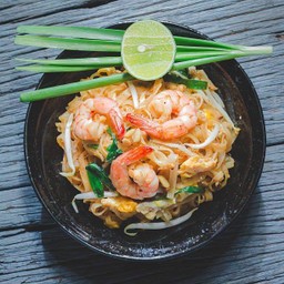 ผัดไทยเส้นจันท์ -กุ้ง