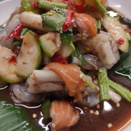 ตำไหลบัวแซลมอนกุ้งสด