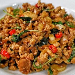 ผัดกระเพราไก่เป็นกับข้าว เป็นกับข้าวด้วยน่ะจ่ะ