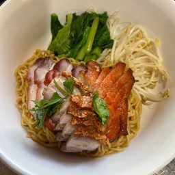 บะหมี่แห้งรวมเป็ด หมูแดง หมูกรอบ