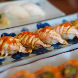 ข้าวปั้นหน้าปลาแซลมอนย่าง5คำ