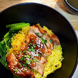 หมี่ไก่อบซอสญี่ปุ่น