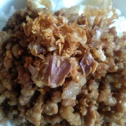 Fried Minced Pork With Garlic And Pepper On Rice