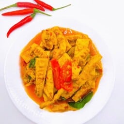 ผัดยอดหน่อไม้ใส่ไก่