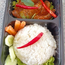 ข้าวพริกแกงปลากระป๋องหรือหมู หรือไก่