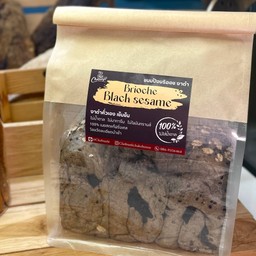 Sesame brioche (งาดำเข้มข้น)