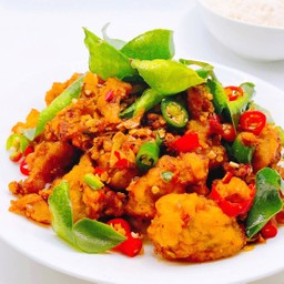 ไก่ทอดกรอบคั่วพริกเกลือ