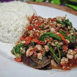 กะเพราไข่เยี่ยวม้าราดข้าว