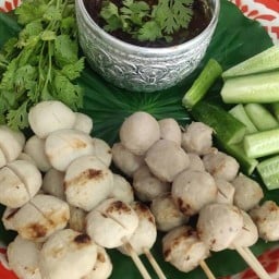 ลูกชิ้นมั๊ย!! ลูกชิ้นปิ้ง เนื้อย่างเสียบไม้
