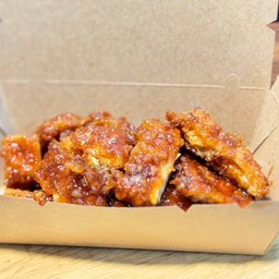 ไก่ไม่มีกระดูกทอด คลุกซอส Hot & Spicy (ไก่250กรัม)