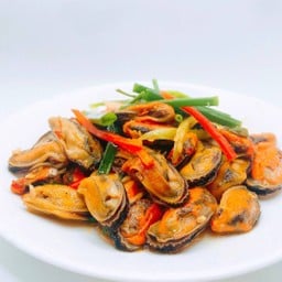 หอยแมลงภู่ผัดโหระพา