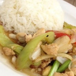 ไก่ผัดพริกหยวกราดข้าว