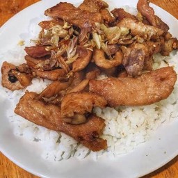 ข้าวหมูทอดกระเทียม