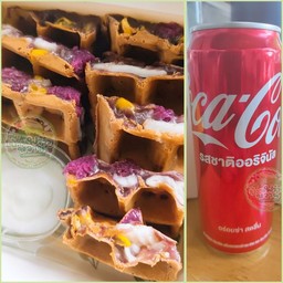 บ้าบิ่นมะพร้าวอ่อน+ข้าวโพด+มันม่วง คู่กับ โค้ก ออริจินัล 325มล.