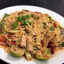 ตำมาม่าใส่หมูยอ