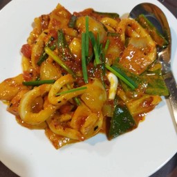 ปลาหมึกผัดน้ำพริกเผา(กับข้าว)