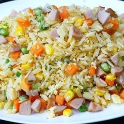 ข้าวผัดสามสี ใส่เต้าหู้ปลา