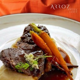 แก้มวัวตุ๋นไวน์แดง